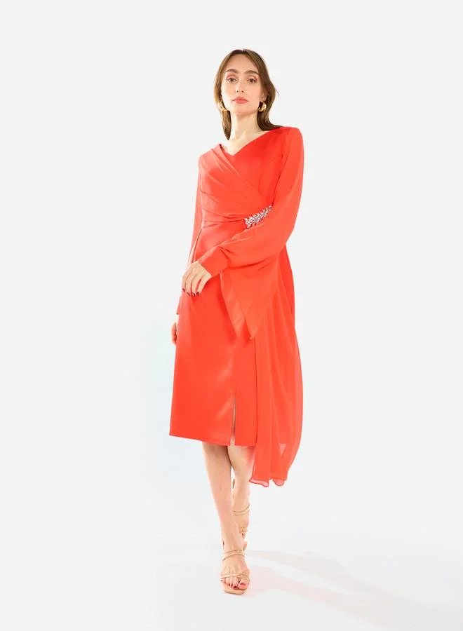 هاوس اوف مودا فستان ميدي درابيه بتفاصيل كريستال عند الخصر